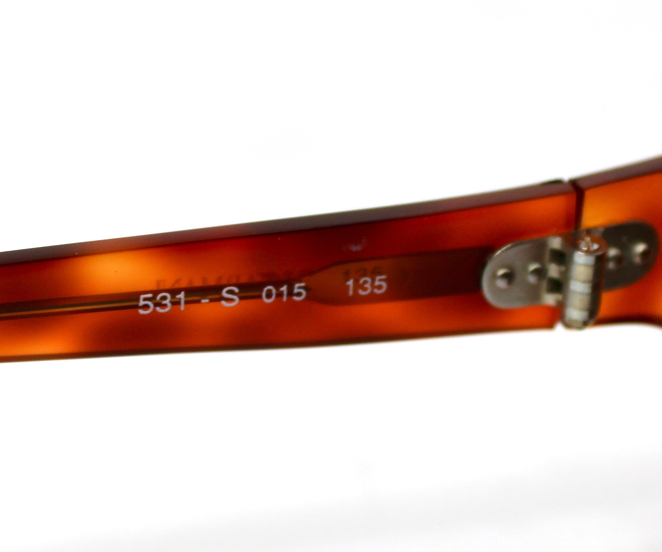 De las mujeres Gafas de sol Wayfarer de acetato de tortuga marrón Emporio Armani, circa años 90 en venta