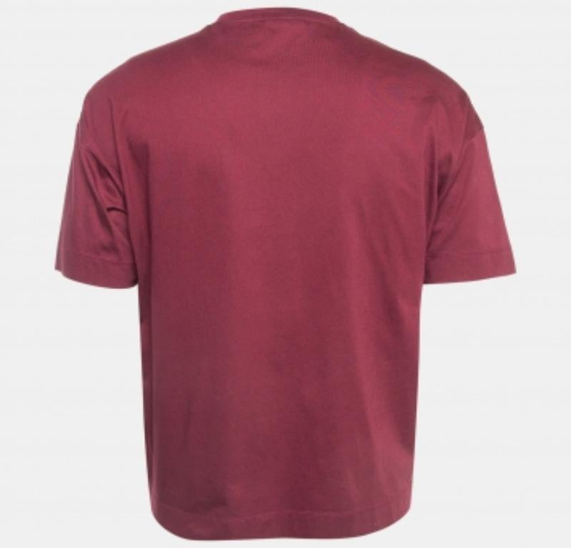 Emporio Armani Maglietta ricamata in cotone bordeaux XL In condizioni buone in vendita a Dubai, Al Qouz 2