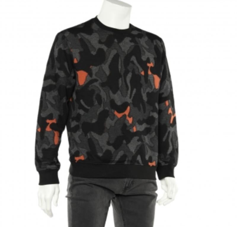 Your search for a good sweater ends with this lovely one from Emporio Armani. This charcoal grey sweater is made of knit fabric and features a crew neckline and long sleeves. The creation can be paired with a lot of denims and sneakers to make a