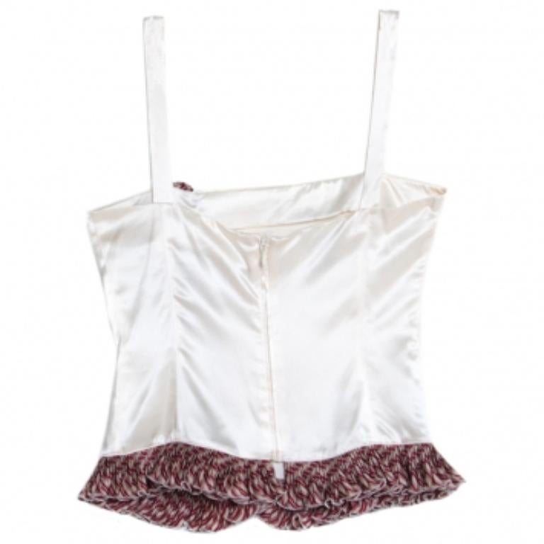 Lascia che il tuo armadio si arricchisca con questo top senza maniche di Emporio ARMANI. Realizzato in seta, il top ha bordi con volant a contrasto e una cerniera posteriore. Il top sarà fantastico con i pantaloni o sotto un abito.
