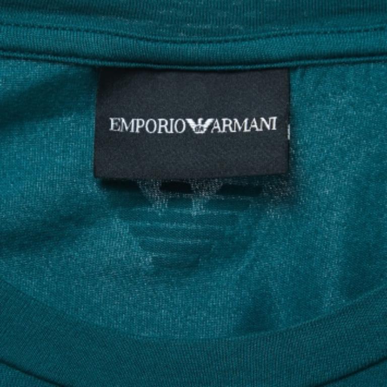 Emporio ARMANI Camiseta de media manga de algodón verde oscuro con logotipo XXL en Bueno estado para la venta en Dubai, Al Qouz 2