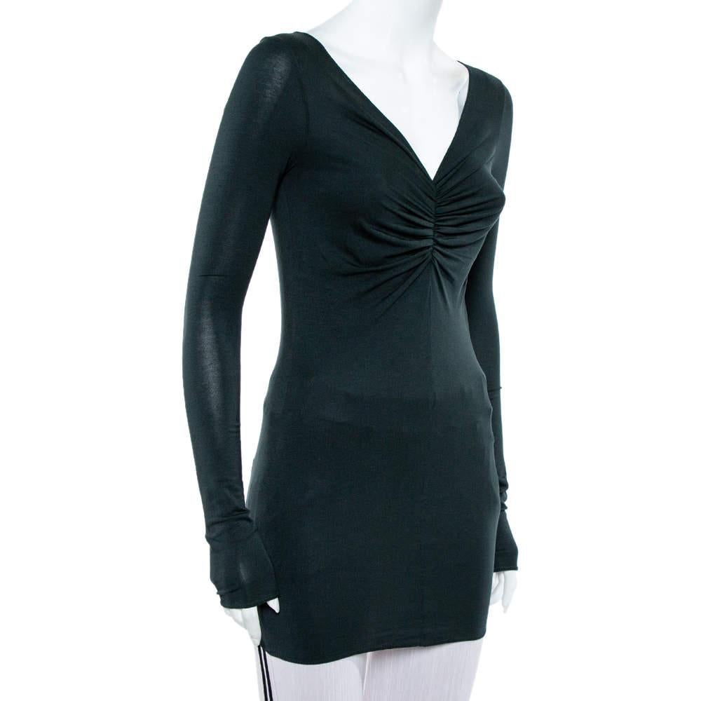 From the house of Giorgio Armani, this tunic is the immaculate balance between simplicity and fresh chic. Crafted from a blend of fabrics, it features ruched details at the center that beautifully forms a V- neckline. The tunic is finished off with