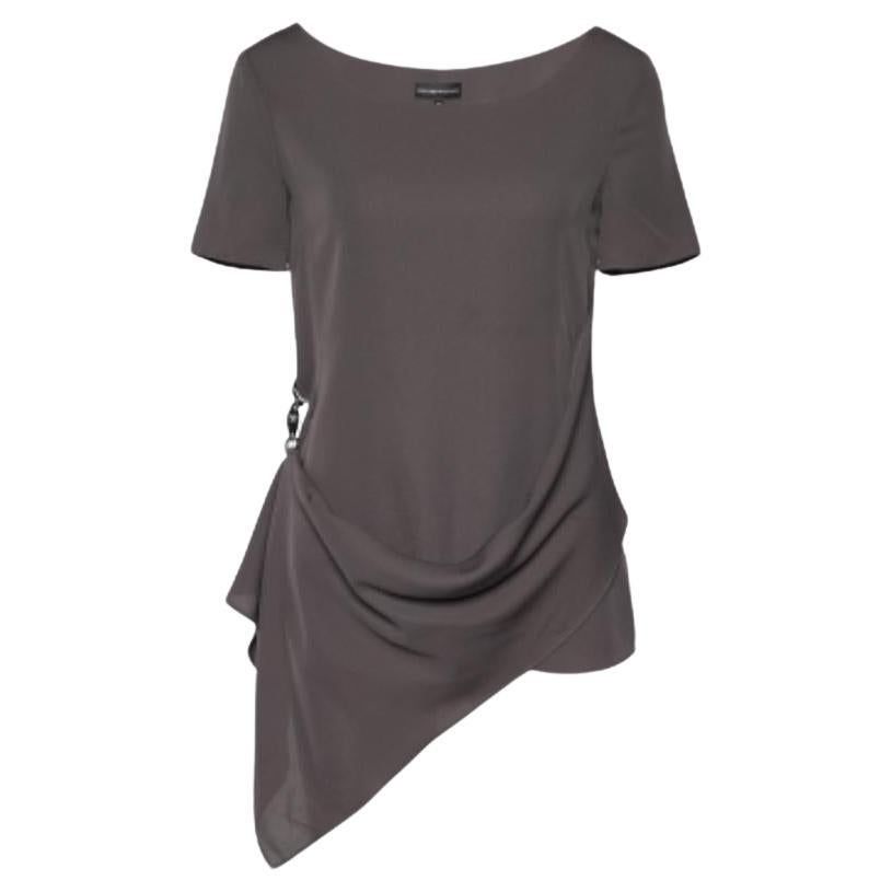 Emporio ARMANI Blusa de crepé gris oscuro con detalle drapeado S en venta