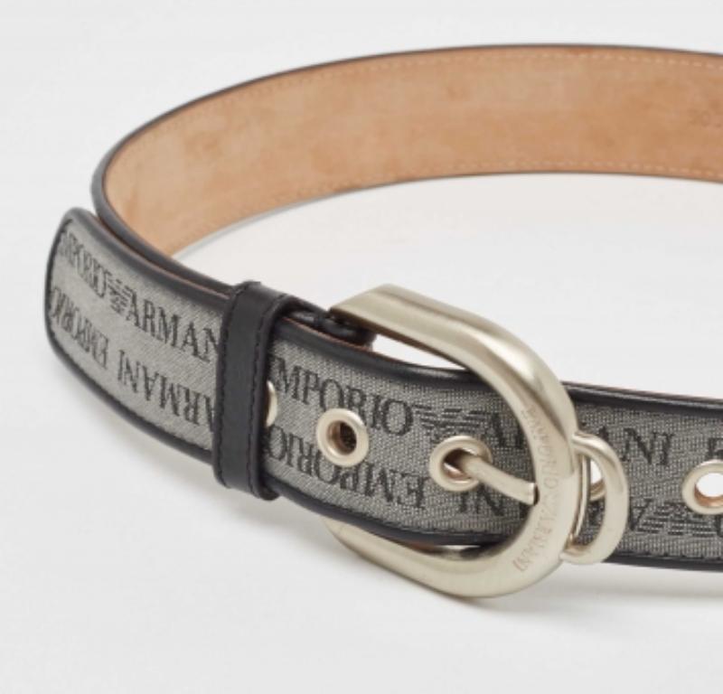 Grigio Cintura con fibbia in pelle e tessuto con stampa logo Emporio Armani grigio/nero in vendita