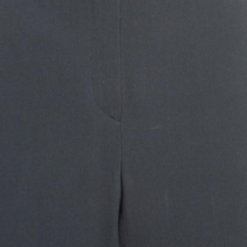 Mit der Hose von Emporio Armani sind Sie auf der Höhe der Zeit. Diese sorgfältig aus feinsten Materialien gefertigte Hose ist ein Beispiel für tadellose Handwerkskunst und bietet zeitlosen Stil und höchsten Komfort für Ihre tägliche Eleganz.
