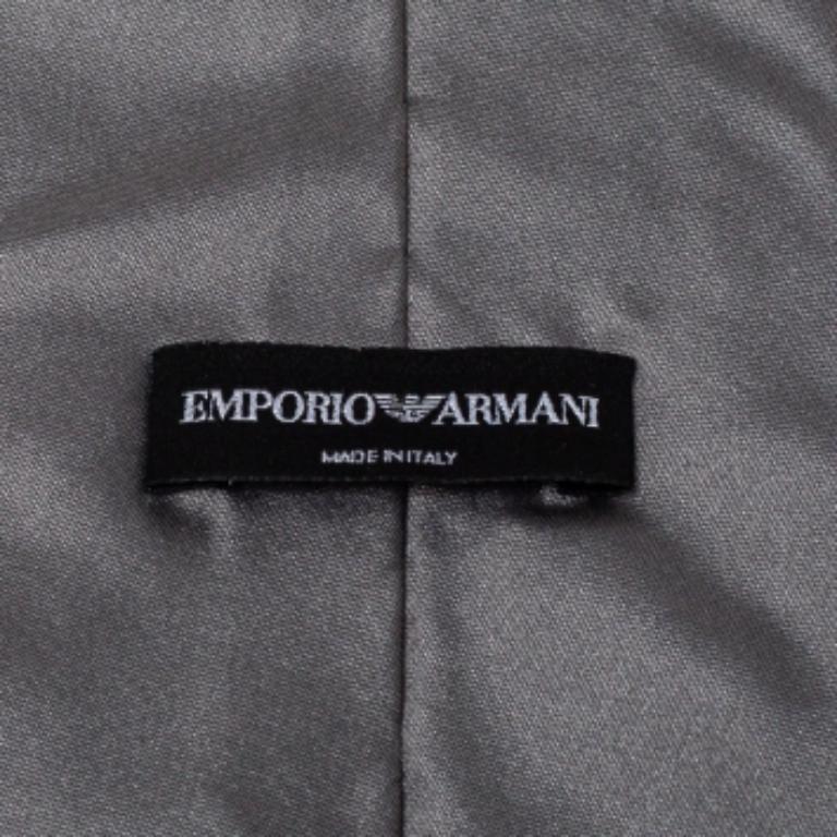 Emporio Armani Grey Floral Detail Silk Traditional Tie In Good Condition For Sale In Dubai, Al Qouz 2