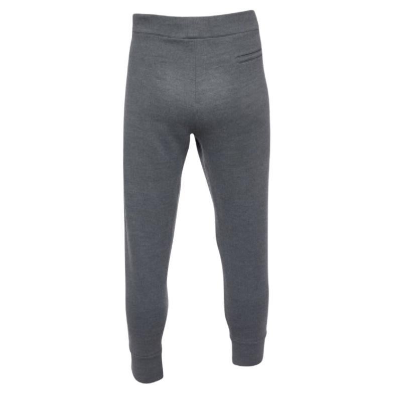Quanto sono eleganti e di classe questi pantaloni! Realizzati con tessuti di qualità e dalla vestibilità perfetta, abbina questi pantaloni a un crop top chic.