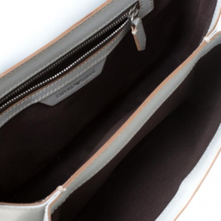 Emporio Armani Borsa a tracolla in pelle grigia con doppia catena in vendita 2