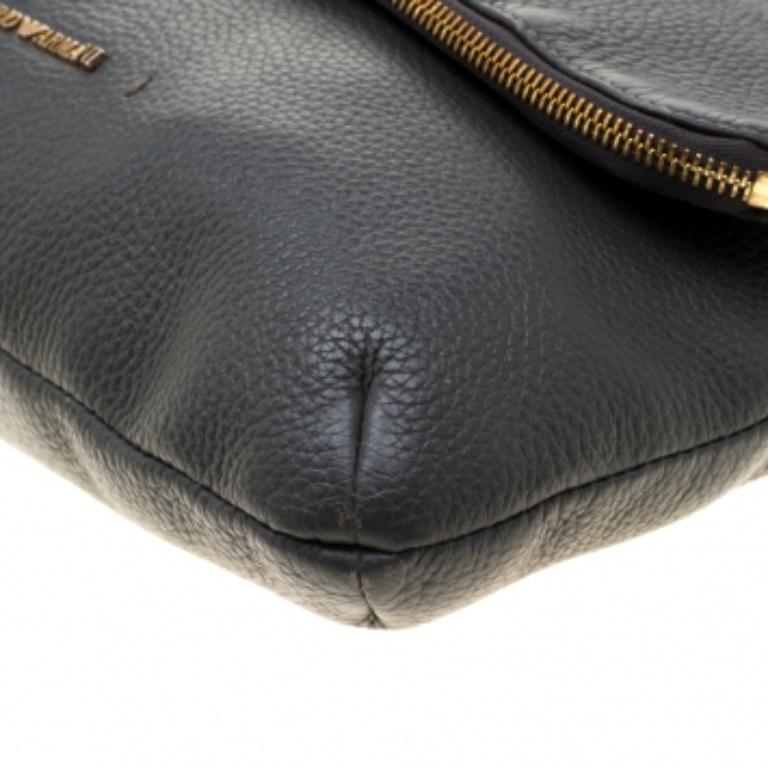 Bolso convertible con solapa y cremallera de piel gris de Emporio Armani en venta 2