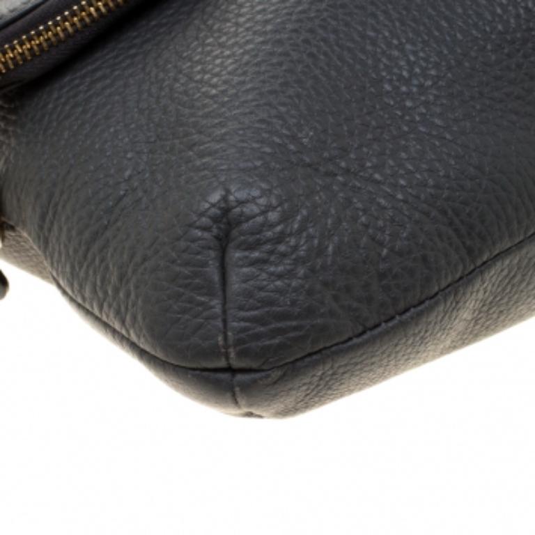 Bolso convertible con solapa y cremallera de piel gris de Emporio Armani en venta 3
