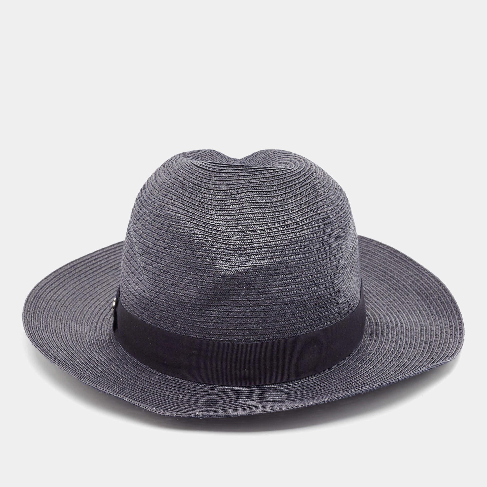 This Emporio Armani sun hat combines classic style with modern flair. Crafted from woven raffia in a chic grey shade  it features a signature logo plaque  adding a touch of sophistication. The wide brim provides ample sun protection  making it ideal