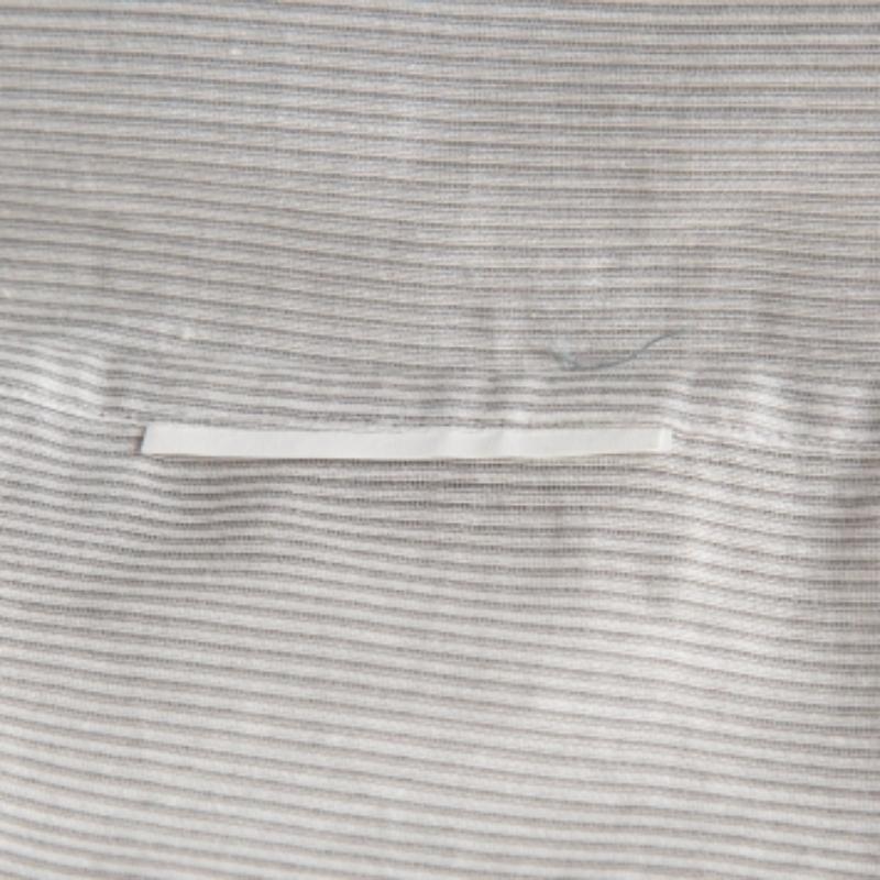 Emporio Armani Grau gestreiftes Hemd mit halber Knopfleiste aus Baumwolle M im Zustand „Gut“ im Angebot in Dubai, Al Qouz 2
