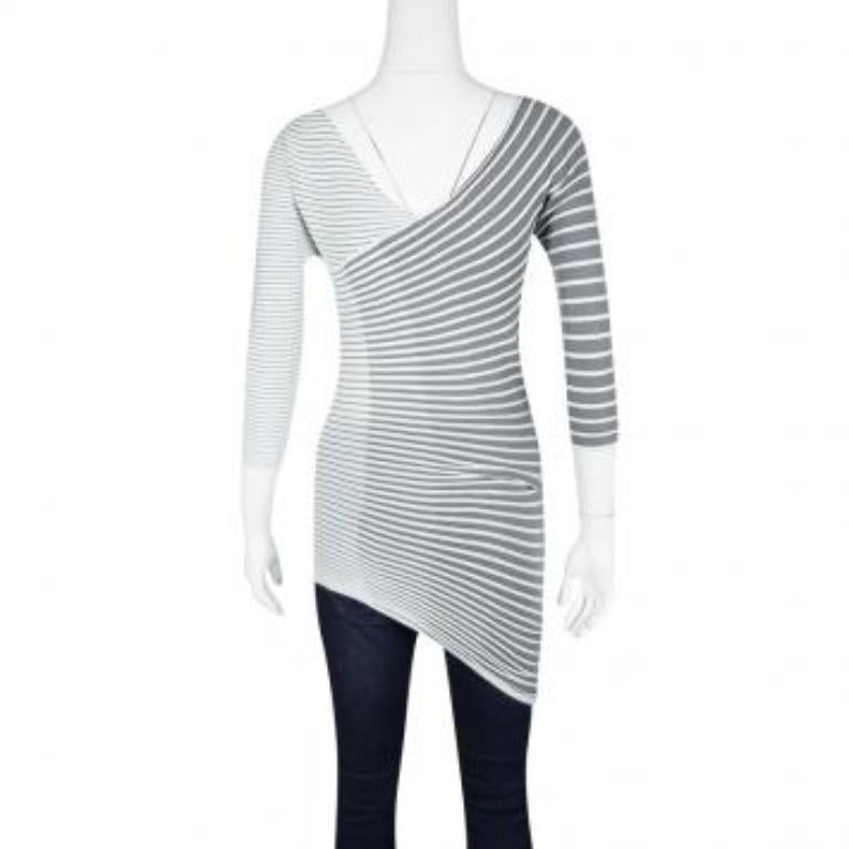 Emporio Armani Grau Gestreiftes Plissiertes Asymmetrisches Stretch-Top S im Zustand „Gut“ im Angebot in Dubai, Al Qouz 2