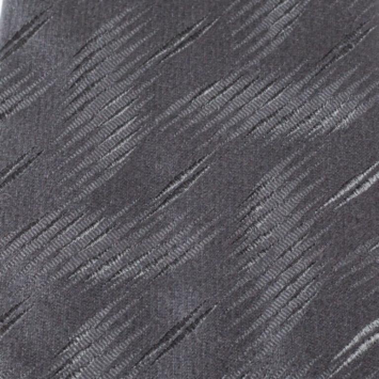 Emporio Armani Grey Textured Silk Traditional Tie In Good Condition For Sale In Dubai, Al Qouz 2
