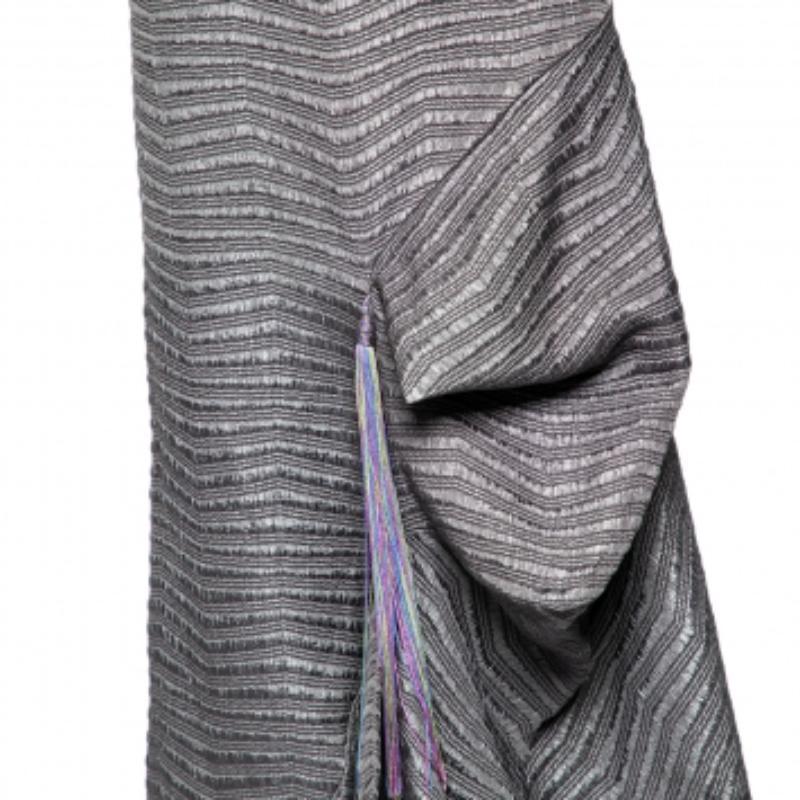 Emporio Armani Grigio Gonna midi drappeggiata con nappe sintetiche testurizzate M. in vendita 1