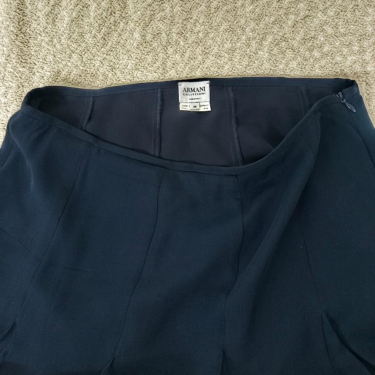 Emporio Armani Midnight-Blue Wool-Blend Knife-Pleat Midi Skirt en venta 7