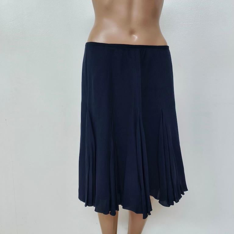 Emporio Armani Midnight-Blue Wool-Blend Knife-Pleat Midi Skirt en Excelente estado para la venta en Milano, IT
