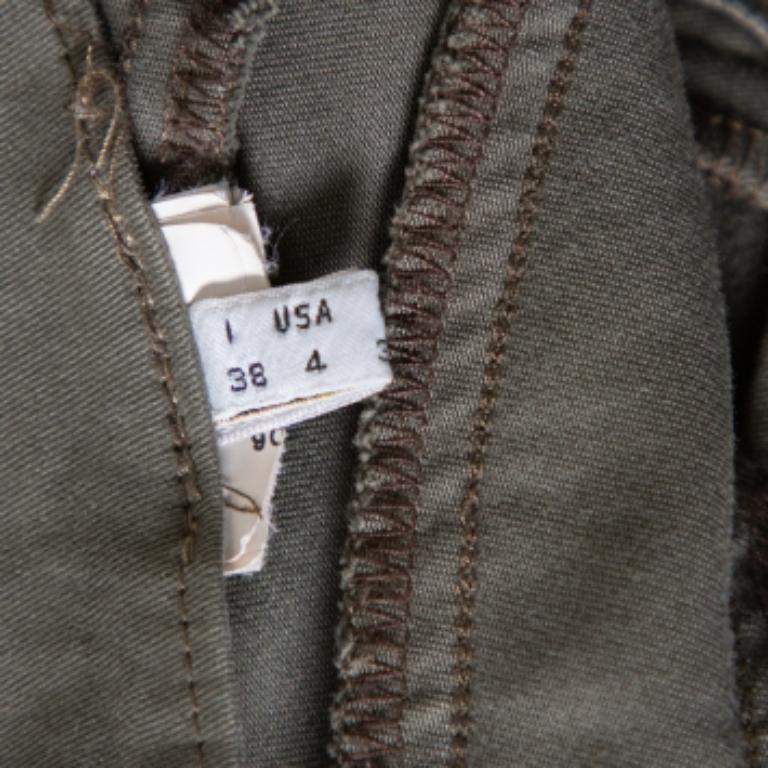 These military green trousers from Emporio Armani are trendy and minimally stylish. The denim trousers have been designed with satin trim details that lend them a chic look and come equipped with a zip fastening. They'll look best with simple tops