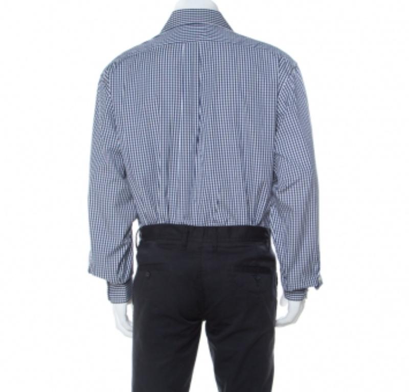 Emporio Armani Marineblaues und weiß kariertes langärmeliges Baumwollhemd XXL im Zustand „Gut“ im Angebot in Dubai, Al Qouz 2