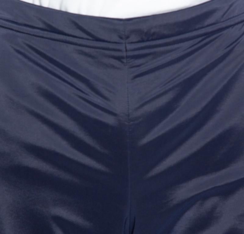These navy blue pants from Emporio Armani are simply amazing. They feature a wide-leg silhouette and come equipped with two external pockets. Pair them with casual tops and slides for a relaxed look.