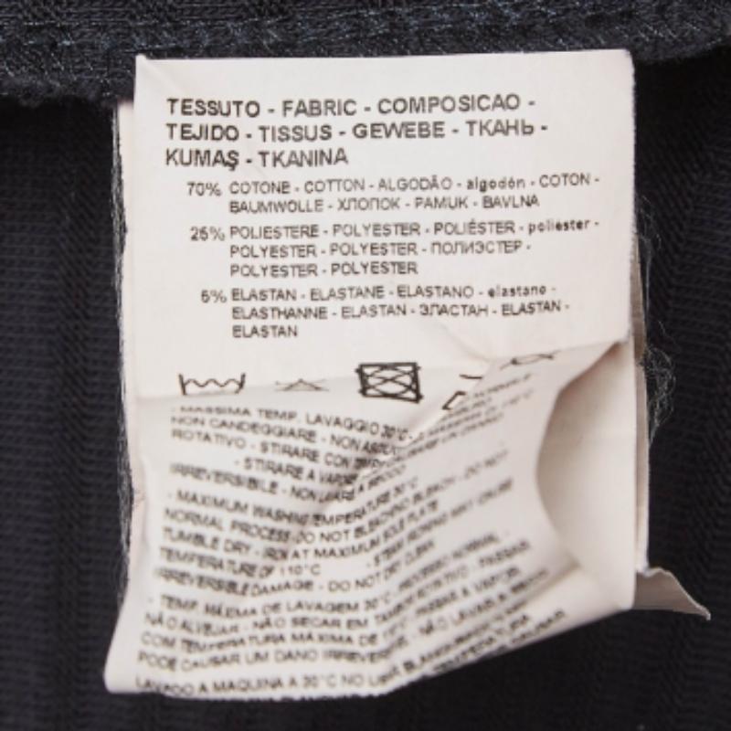 Perfecta para salidas informales o recados, esta camiseta es la mejor prenda con la que sentirse cómodo y elegante. Luce un tono llamativo y un corte relajado.