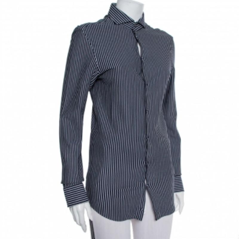 Easy to pair with both pants and skirts, Emporio Armani's navy blue striped shirt for women is tailored using cotton into a smart design. It features a simple collar, front button fastening, and full sleeves.