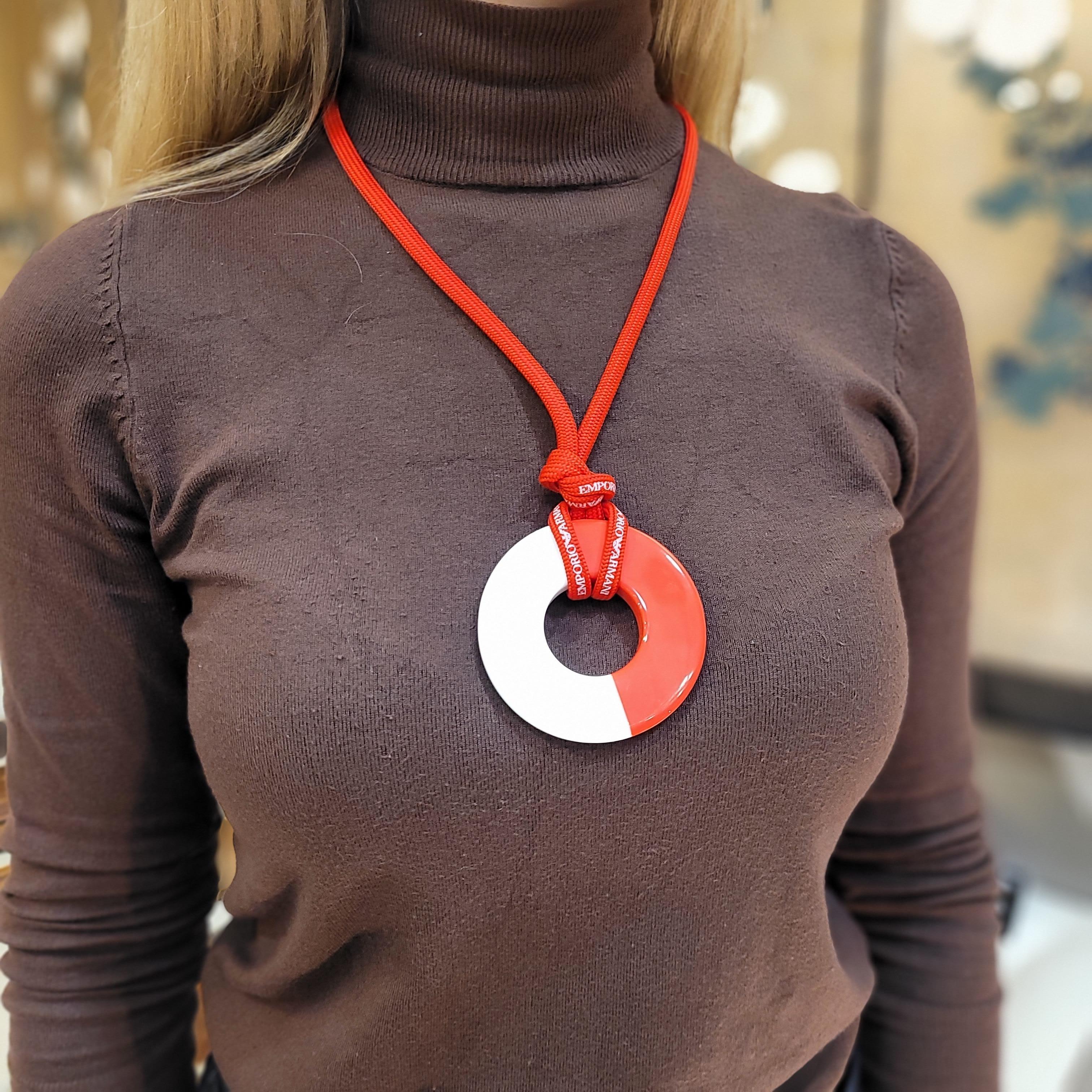 Collana Emporio Armani, rosso e bianco, Italia, anni 2010 In condizioni Nuovo in vendita a VALLADOLID, ES
