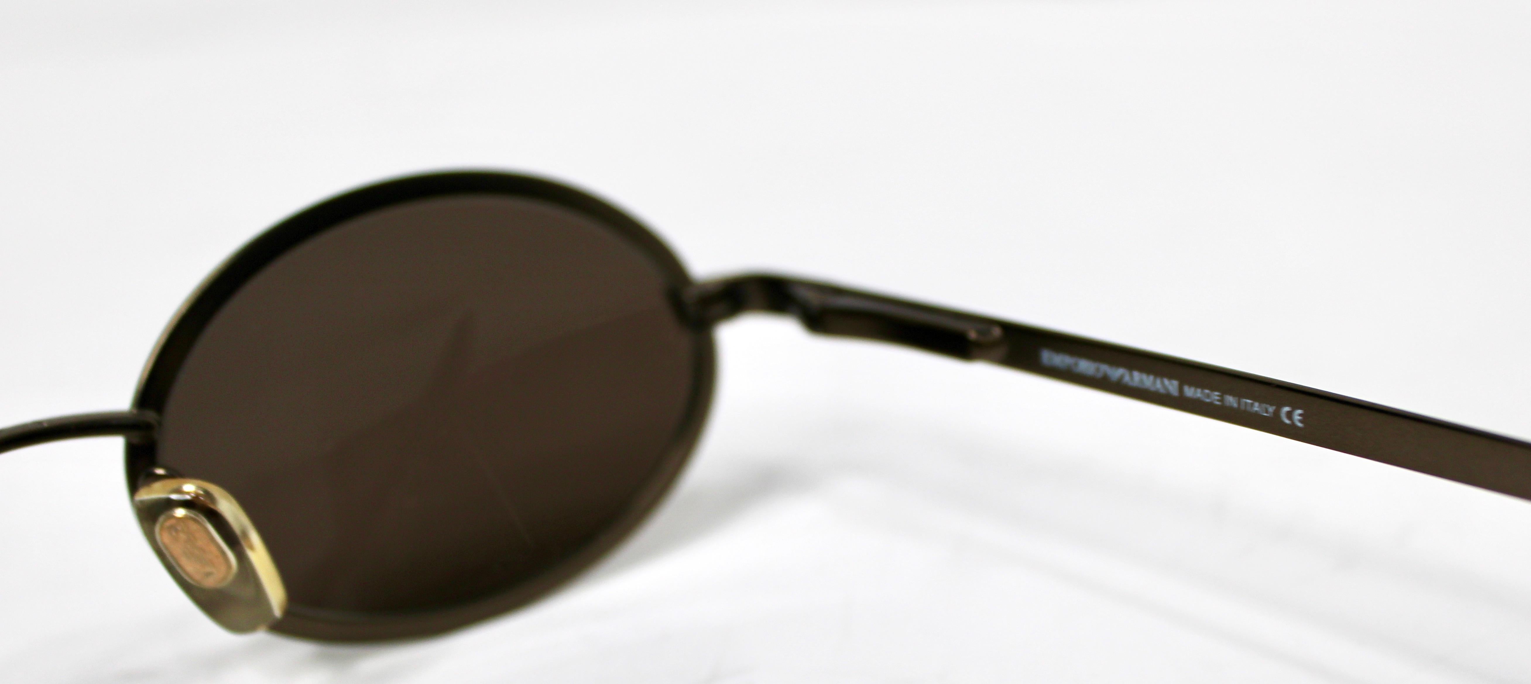 Gafas de sol con montura metálica ovalada Emporio Armani circa años 90 en venta 2