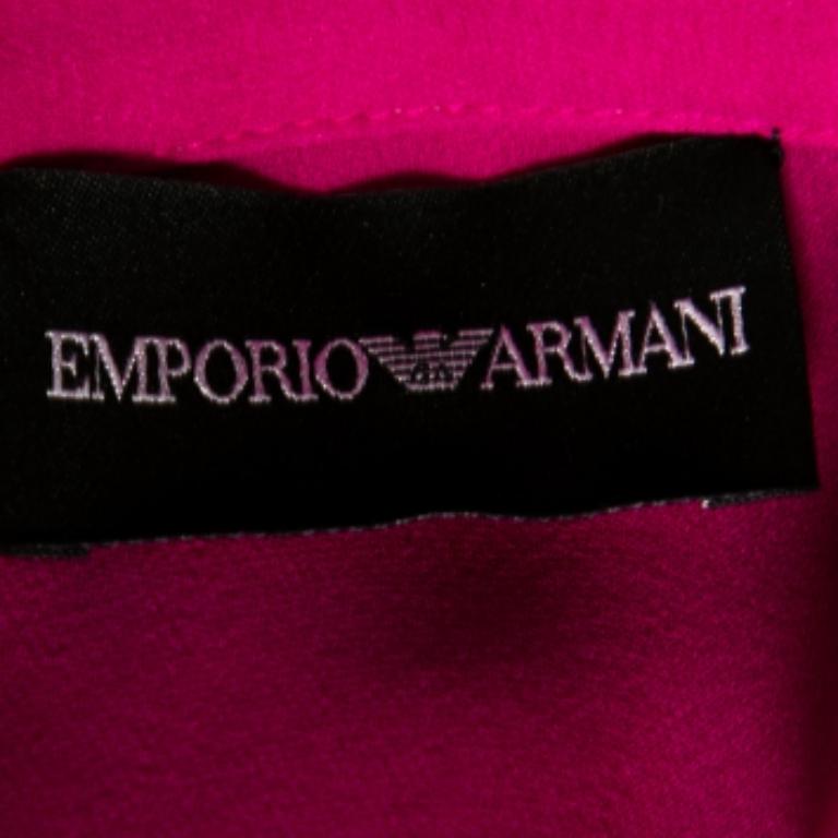 Emporio ARMANI Blusa con botones de seda morada L en Bueno estado para la venta en Dubai, Al Qouz 2