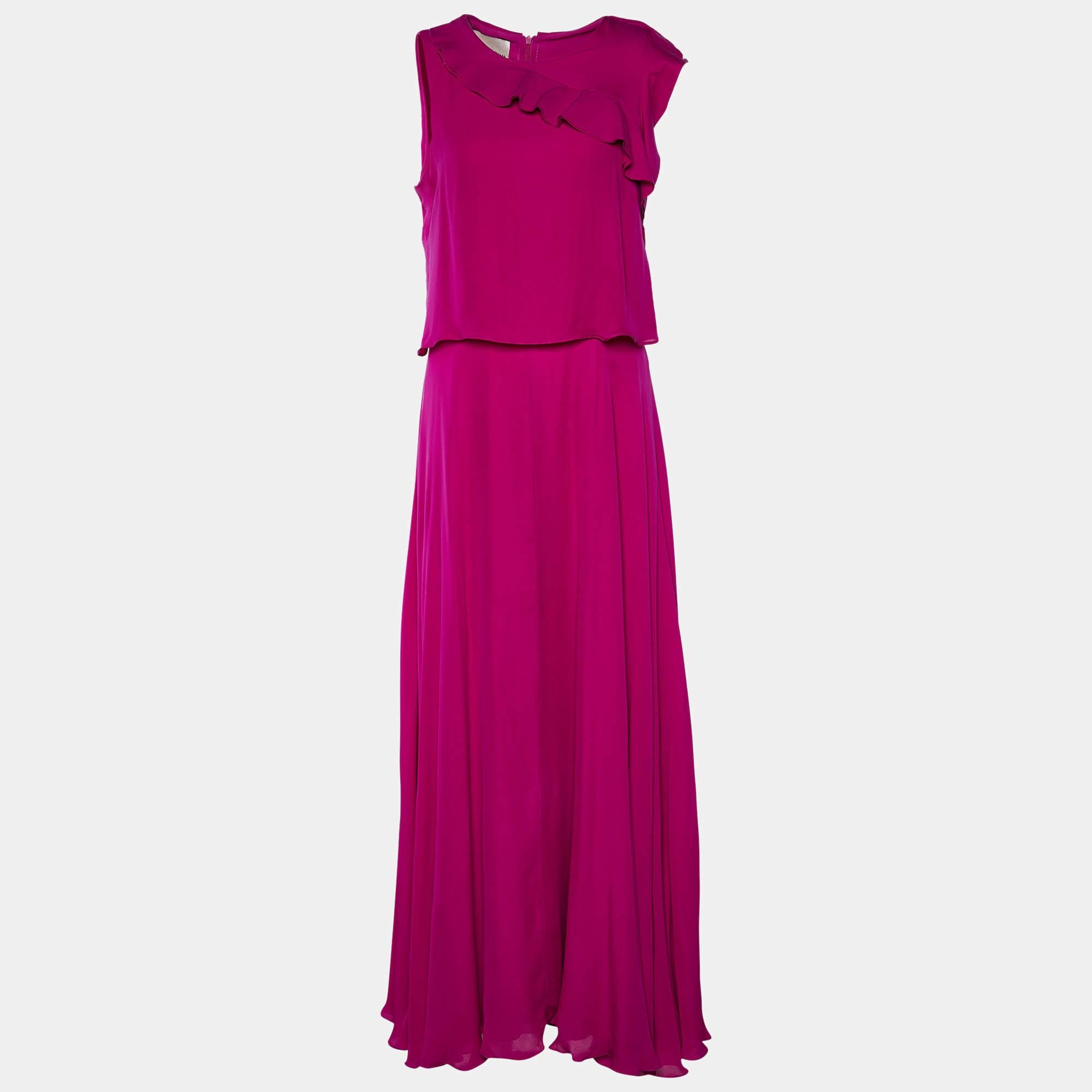 Flaunt a stylish look by wearing this beautiful dress. Tailored using fine fabric, this dress is worth the buy.


