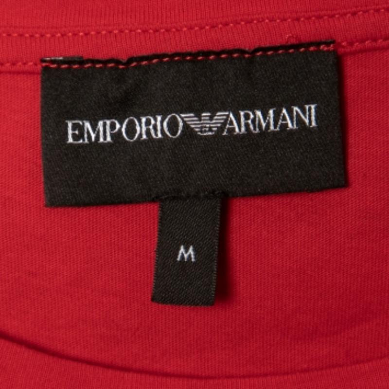 Emporio ARMANI Camiseta cuello redondo estampada algodón rojo M en Bueno estado para la venta en Dubai, Al Qouz 2
