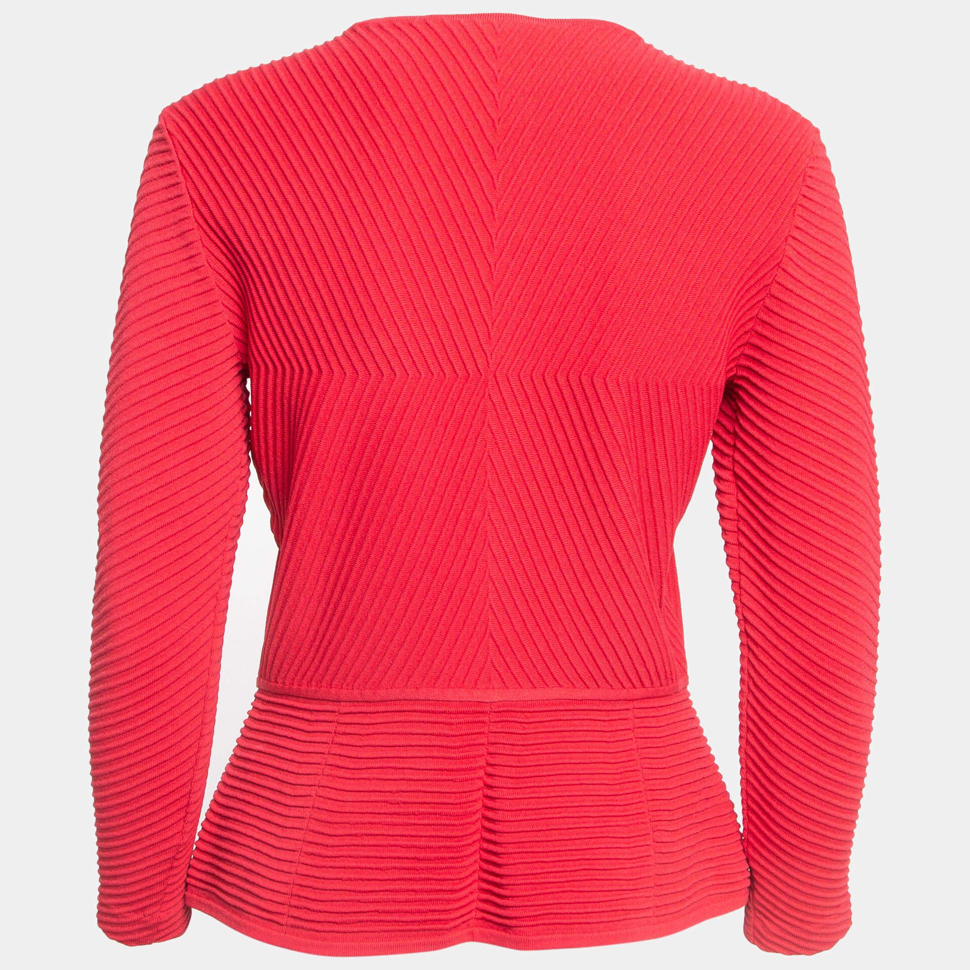 Infuse an extra dose of style into your outfit with this highly fashionable jacket. Tailored from quality materials, it embodies a contemporary vibe and is filled with functional characteristics.