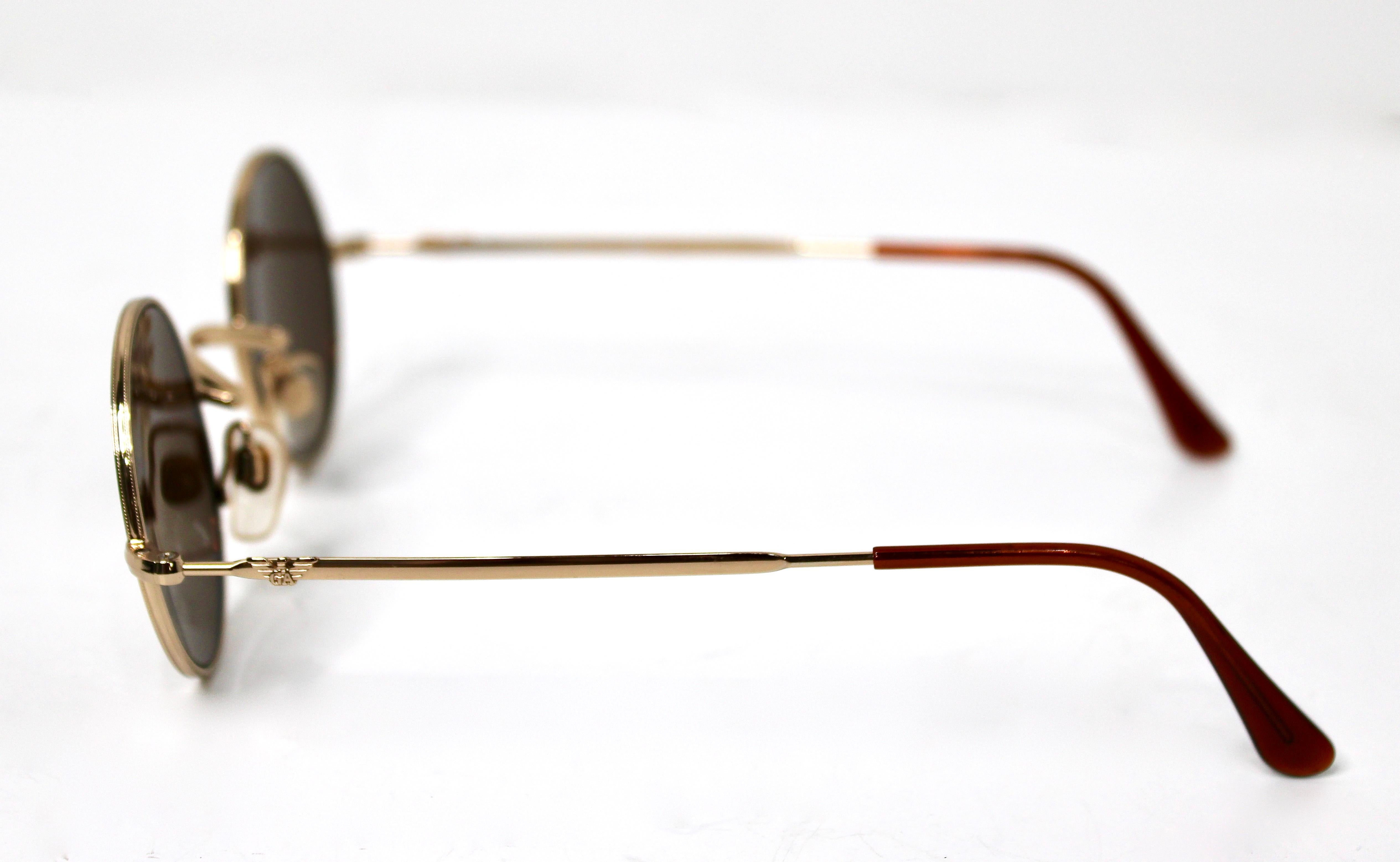 Emporio ARMANI Lunettes de soleil rondes à verres miroirs et monture en métal doré circa 1990 Bon état - En vente à Scottsdale, AZ