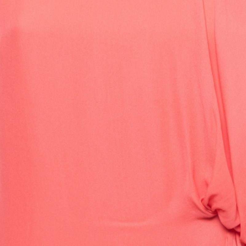 Emporio Armani - Robe midi drapée en soie rose saumon, taille M Bon état - En vente à Dubai, Al Qouz 2