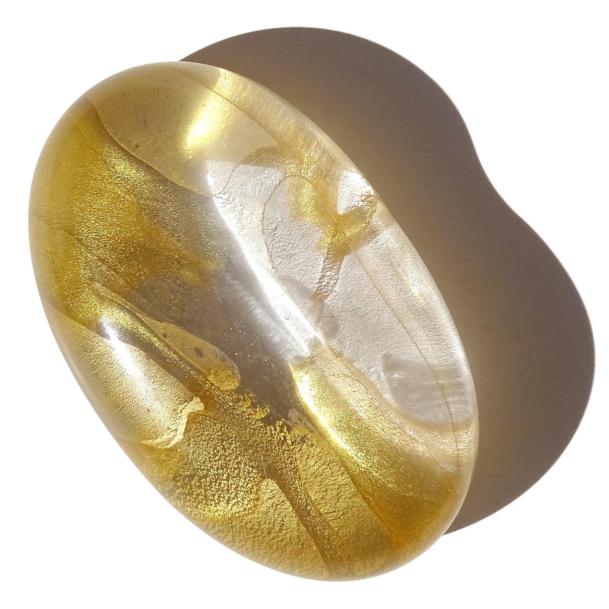 Schöne Murano mundgeblasen Sommerso klar und Goldflecken italienische Kunst Glas Briefbeschwerer. Das Stück ist für die Firma Seguso Viro dokumentiert, die es Mitte der 1990er Jahre für die Emporio Armani Stores herstellte. Der Briefbeschwerer wird