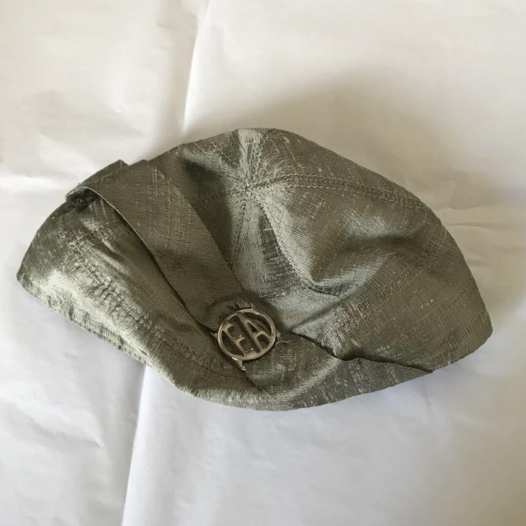 Emporio Armani silver hat  In Excellent Condition For Sale In Paris, FR