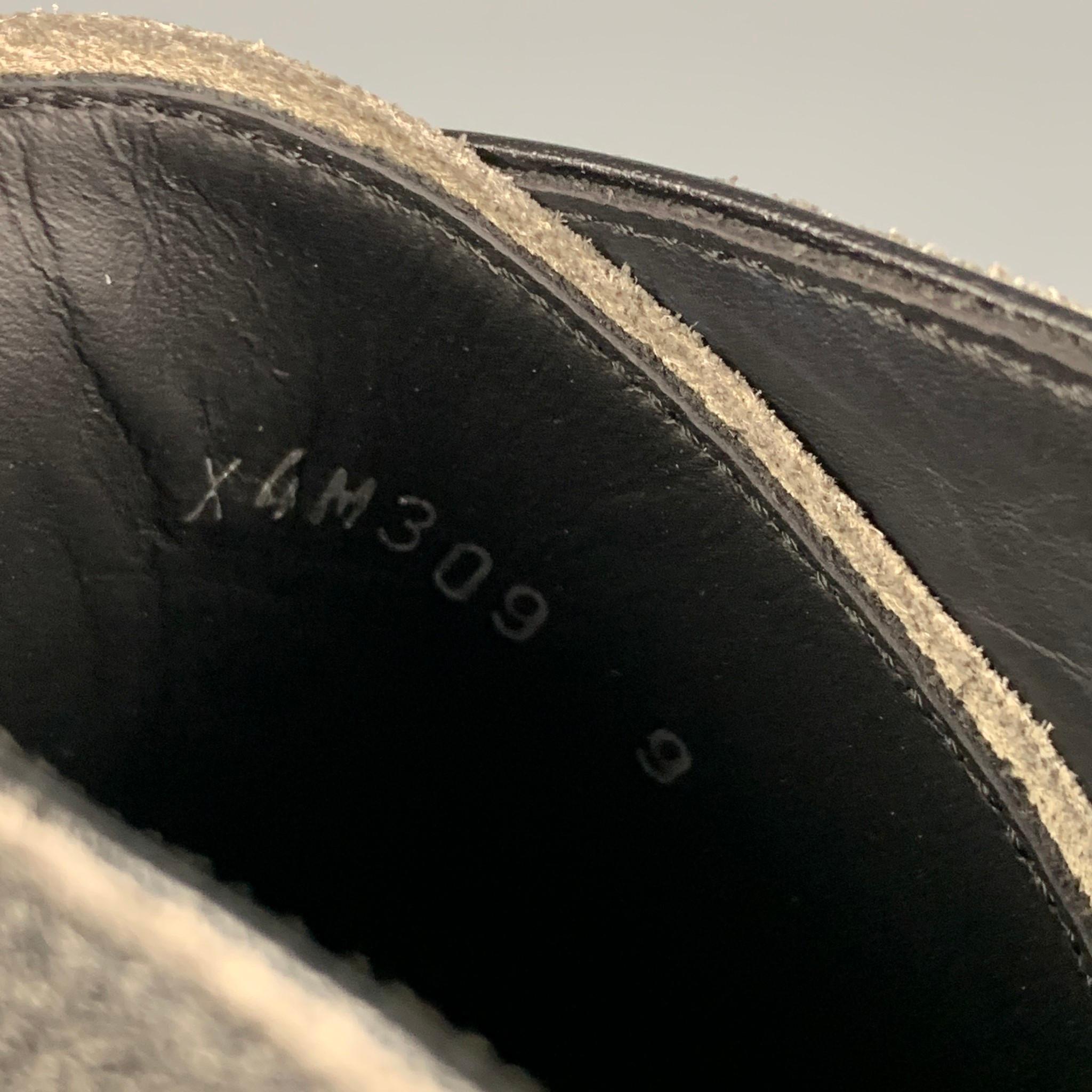 EMPORIO ARMANI Taglia 10 Stivali allacciati in pelle nera e ossidata 1
