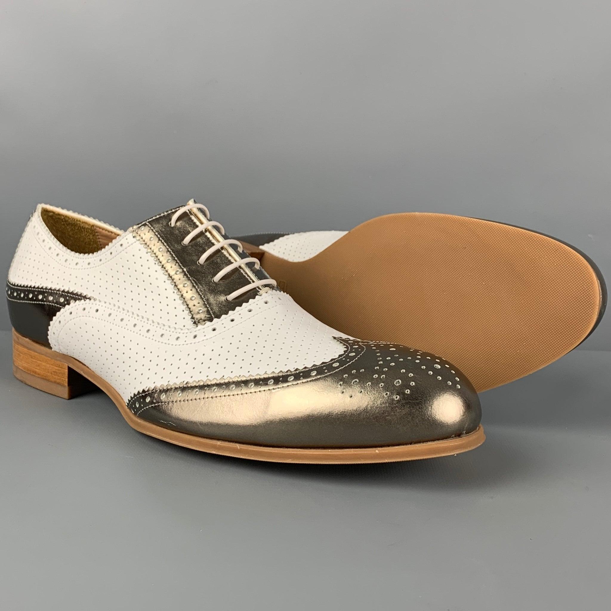 EMPORIO ARMANI - Chaussures Spectator à lacets en cuir perforé blanc métallisé, taille 10 Excellent état à San Francisco, CA