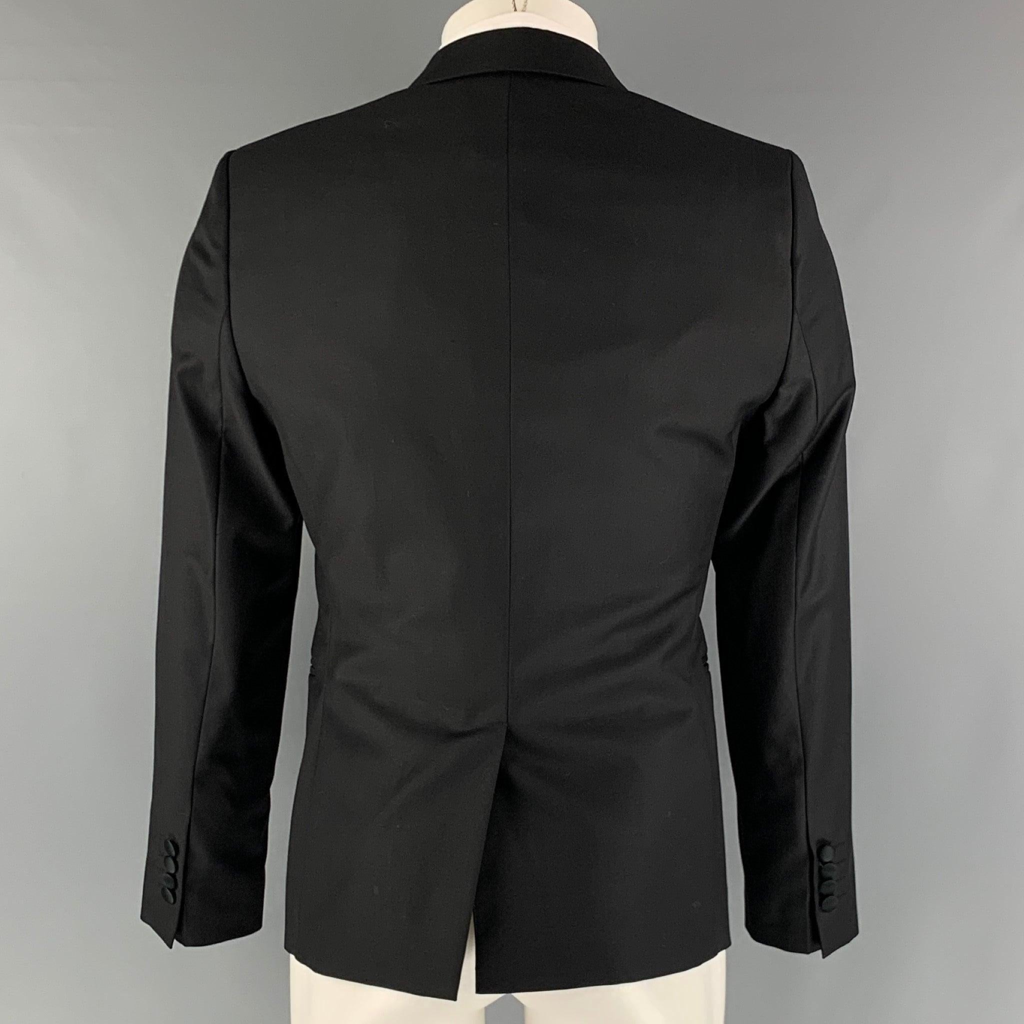 EMPORIO ARMANI Size 36 Black Solid Wool Tuxedo Sport Coat In Good Condition For Sale In San Francisco, CA