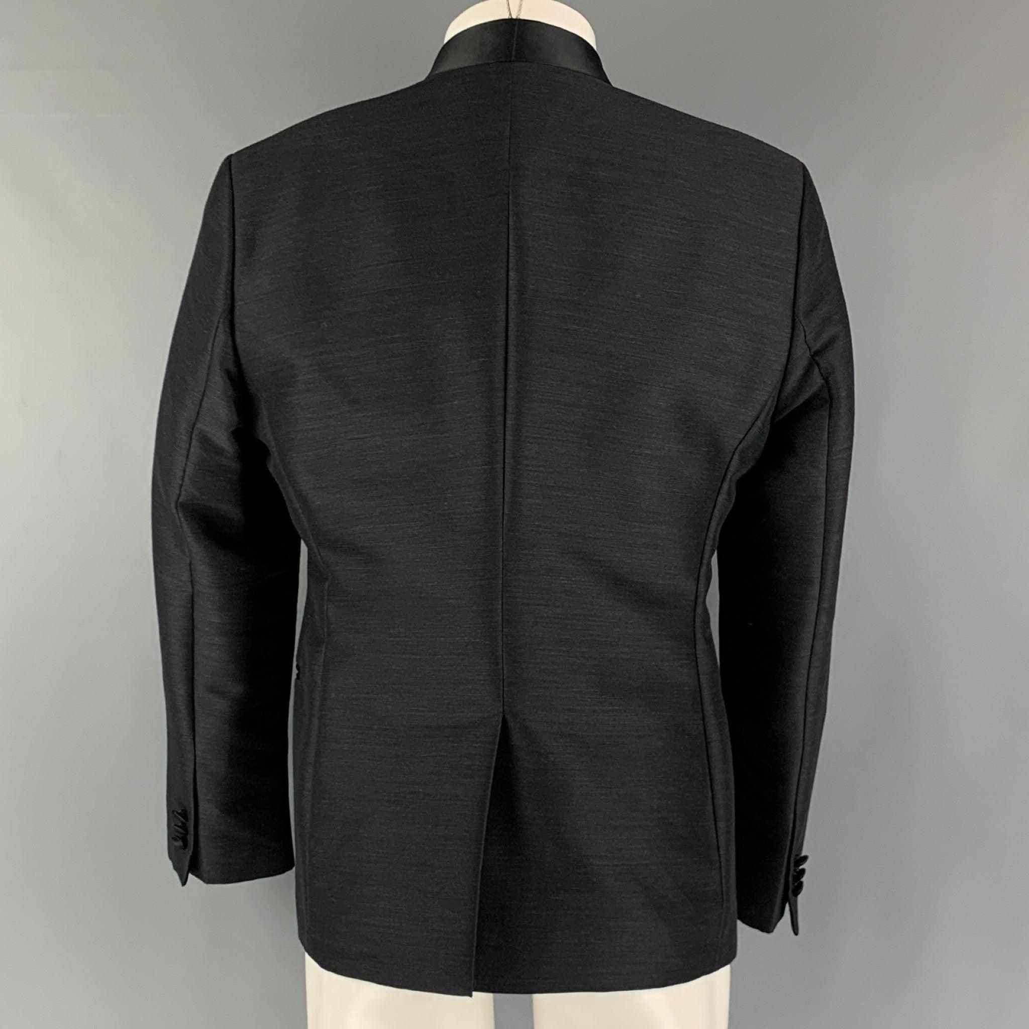 EMPORIO ARMANI Taille 40 Manteau de sport à col châle en laine mélangée noire unie Excellent état à San Francisco, CA