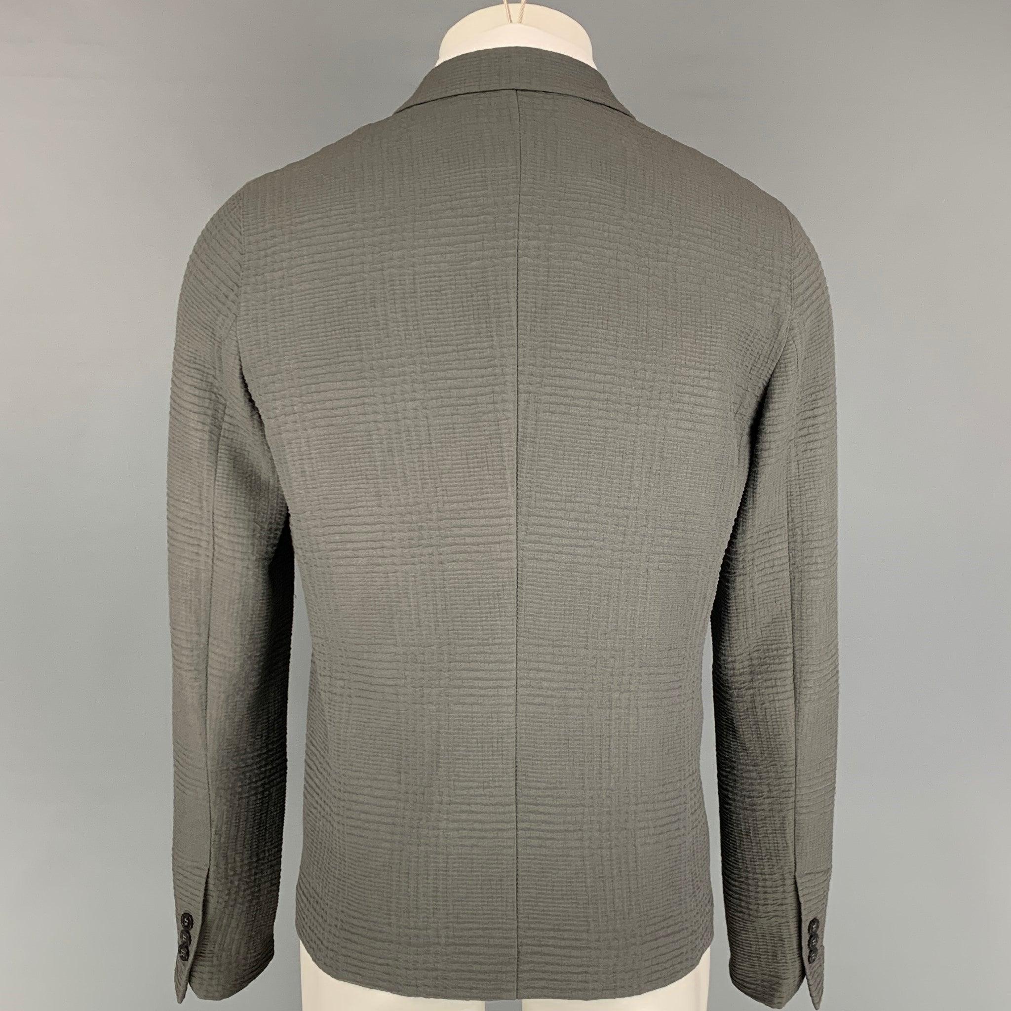 EMPORIO ARMANI - Manteau de sport texturé ardoise, taille 40 Bon état - En vente à San Francisco, CA