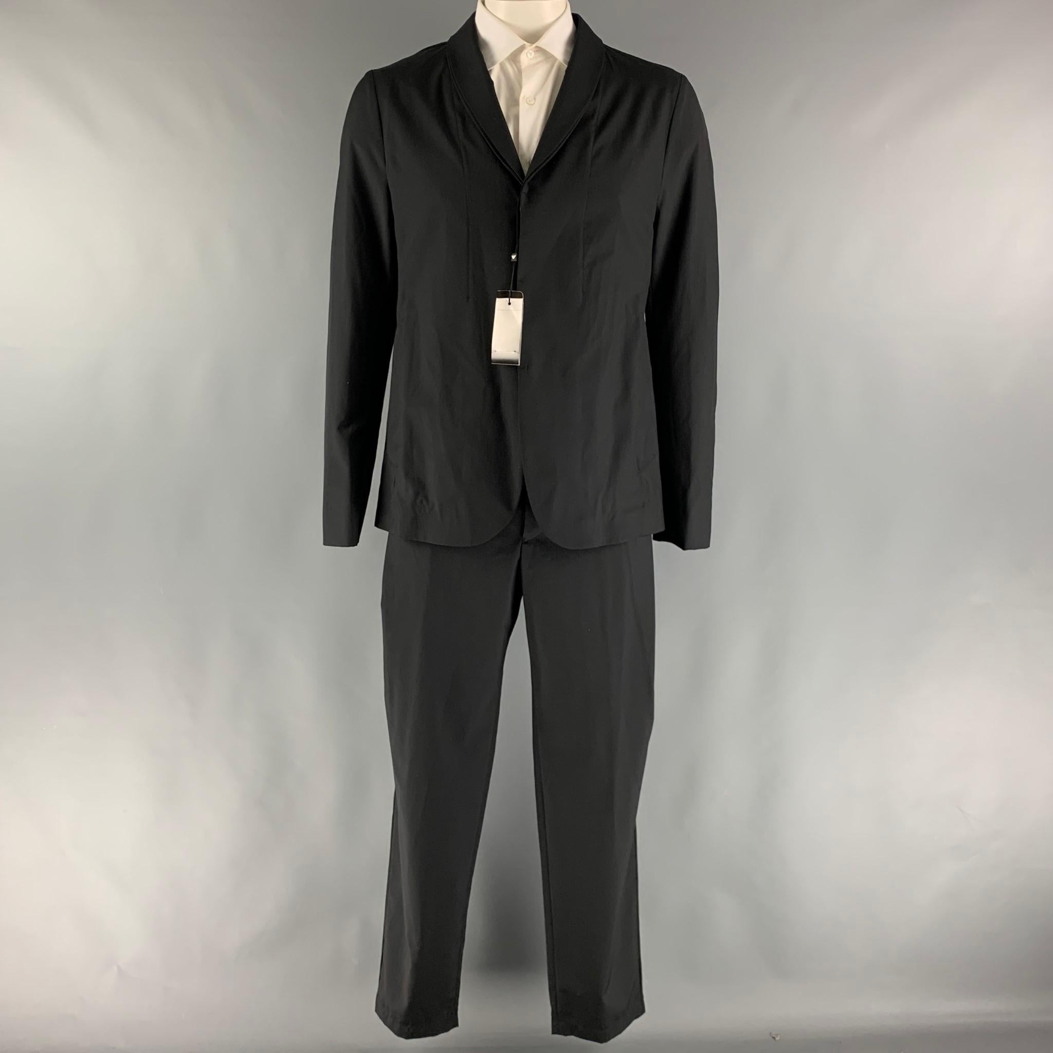 EMPORIO ARMANI Size 44 Black Solid Wool Silk Shawl Collar 38 33 Suit In New Condition In San Francisco, CA