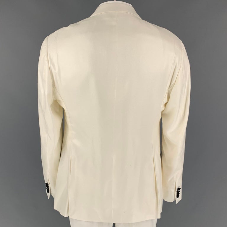 EMPORIO ARMANI Size 48 White & Black Viscose Peak Lapel Sport Coat In Good Condition For Sale In San Francisco, CA