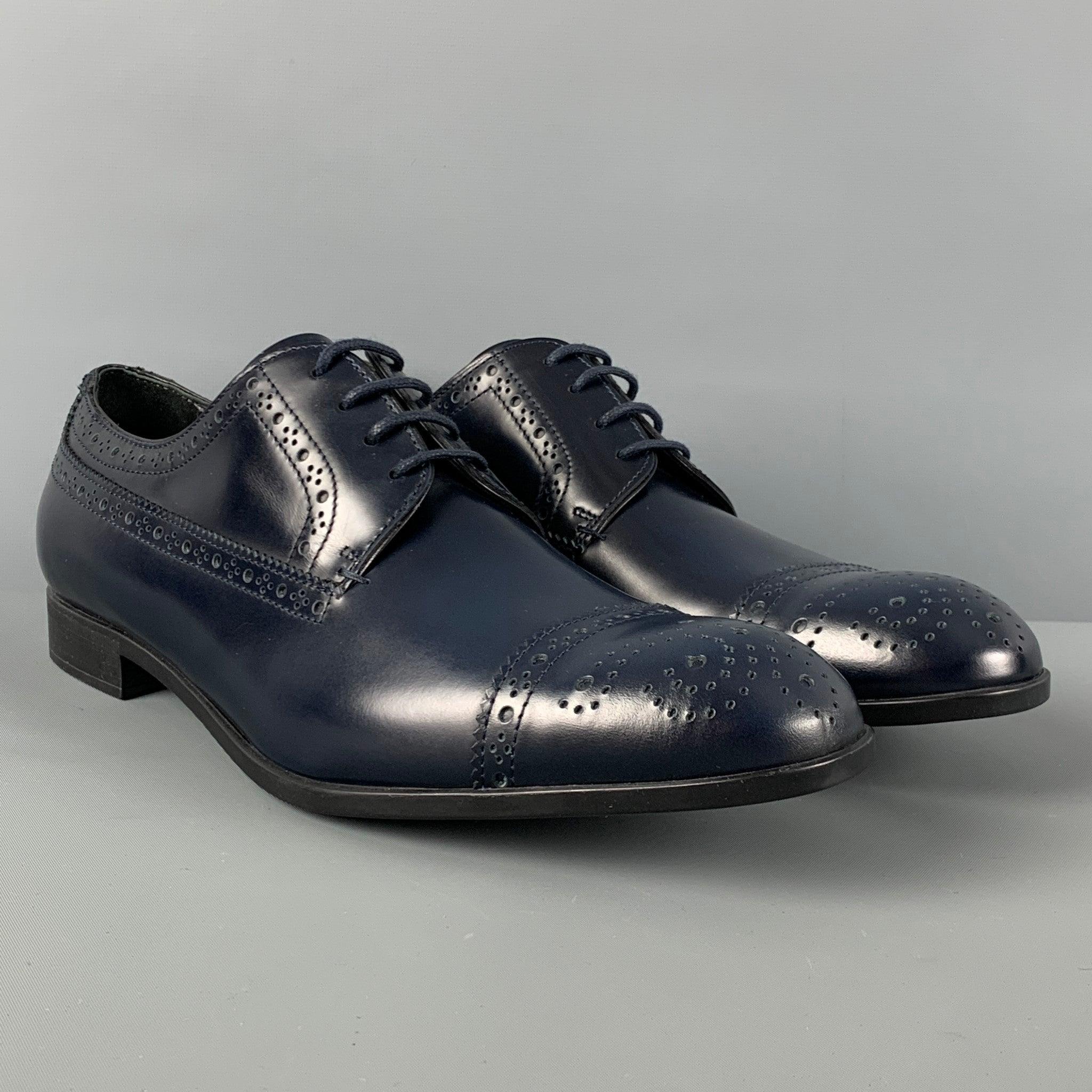 EMPORIO ARMANI shoes comes in a navy perforated leather featuring a cap toe and a lace up closure.
Excellent
Pre-Owned Condition. 

Marked:   8Outsole: 12 inches  x 4 inches 
  
  
 
Reference: 123278
Category: Lace Up Shoes
More Details
    
Brand: