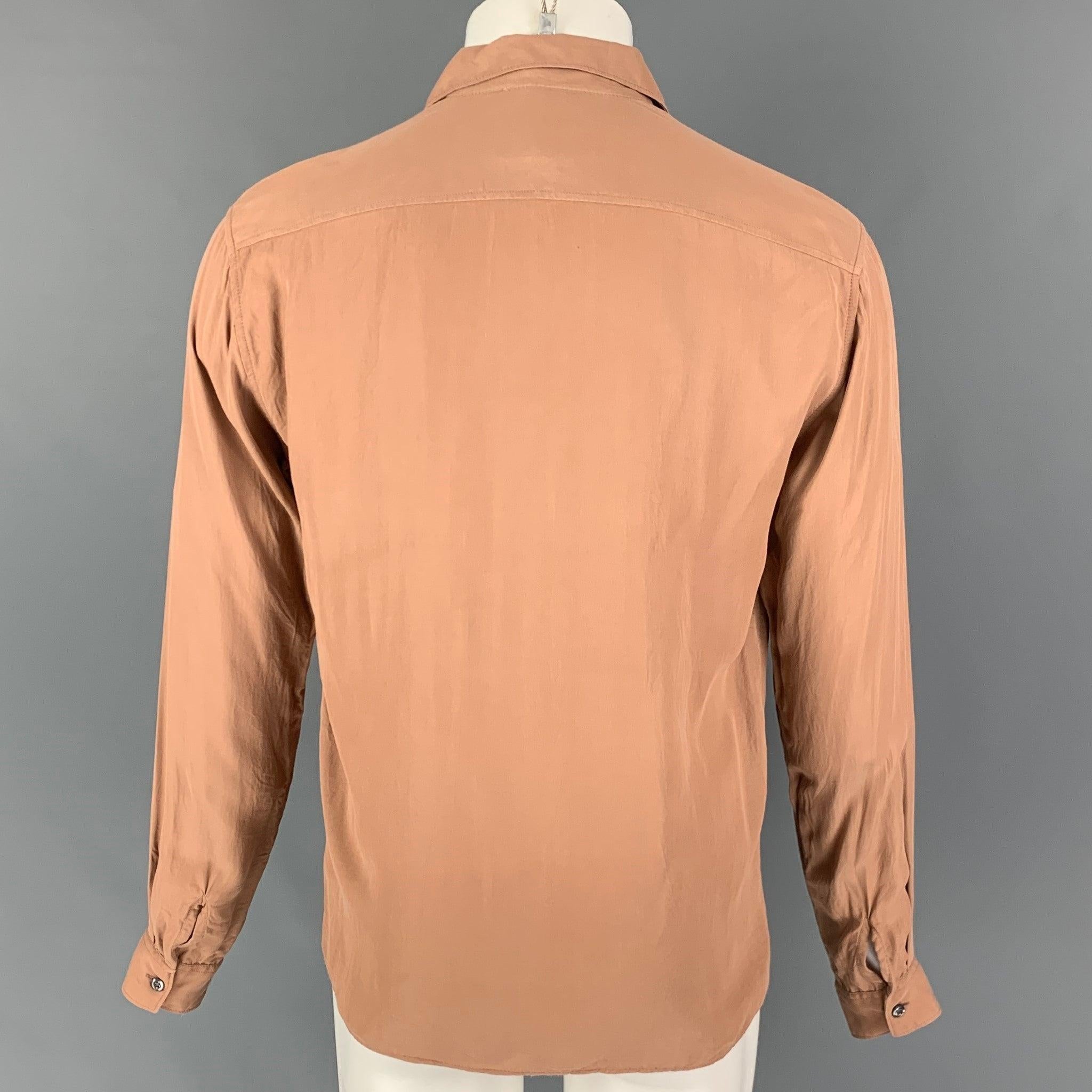 EMPORIO ARMANI, chemise à manches longues mauve non listée avec boutons, taille M Bon état - En vente à San Francisco, CA