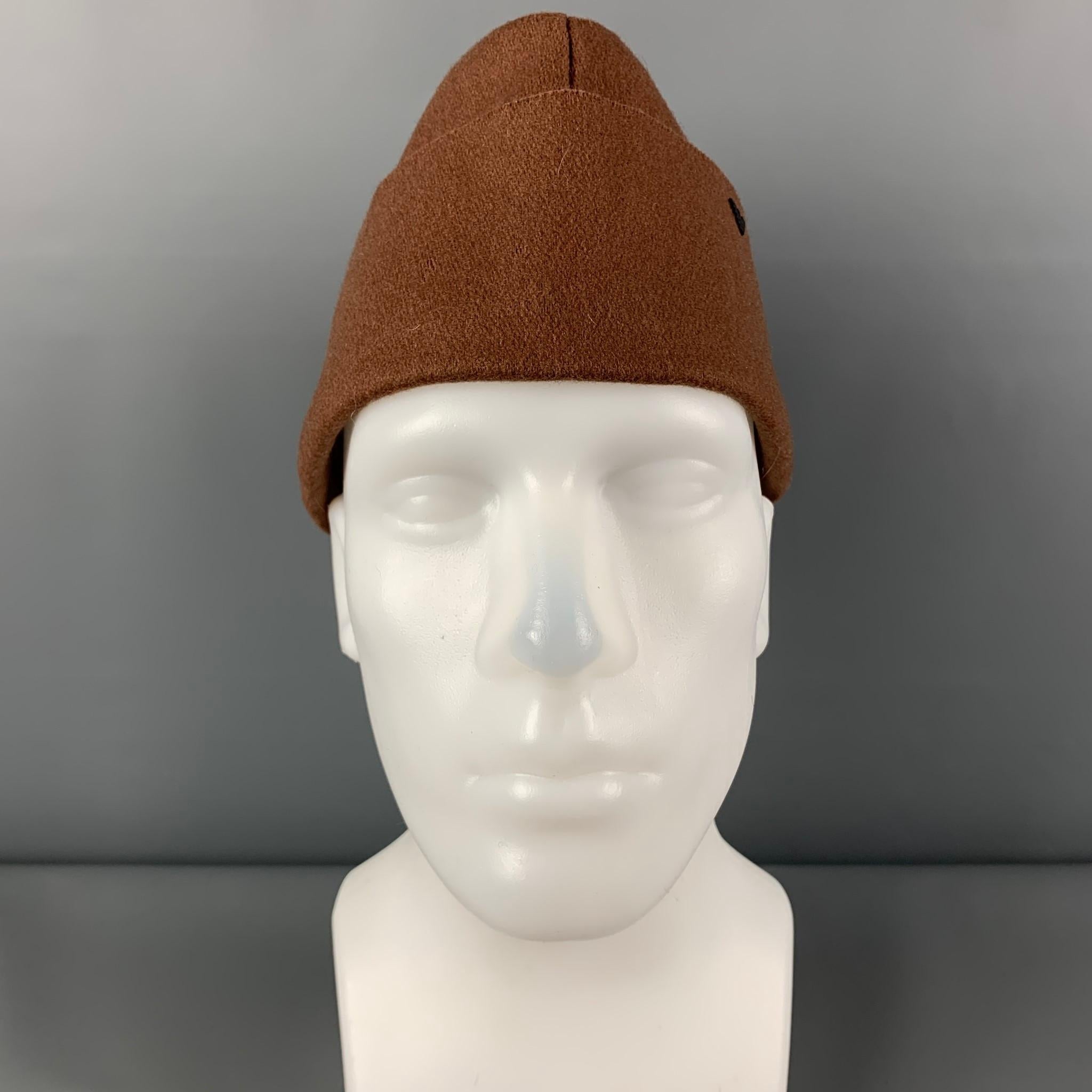 EMPORIO ARMANI hat comes in a brown wool blend featuring a military style and a ribbon trim. Made in Italy.

Very Good Pre-Owned Condition.
Marked: 58

Measurements:

Opening: 22 in.
Brim: 3 in
Height: 5.5 in.