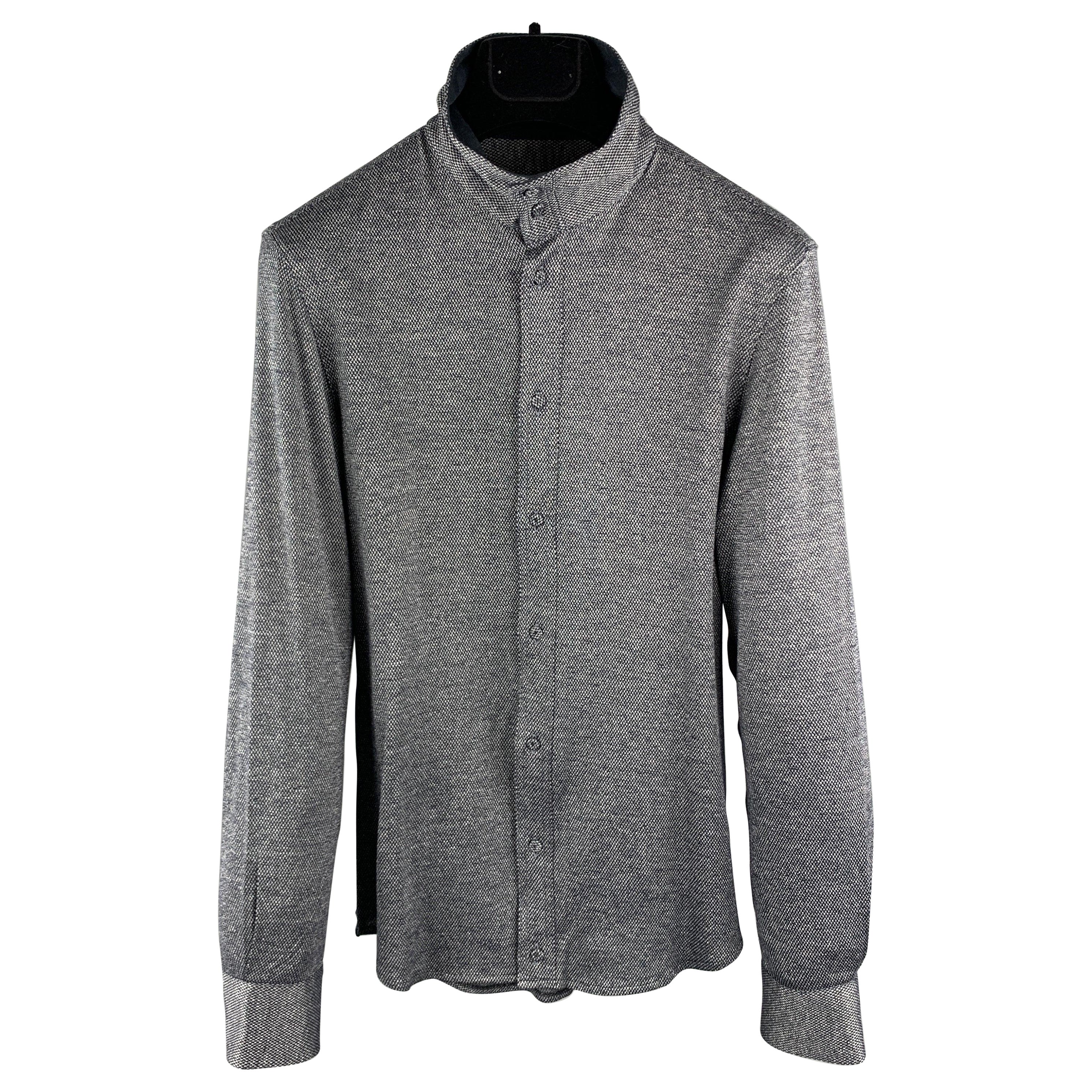 EMPORIO ARMANI Taglia S Camicia a maniche lunghe in cotone con collo alto, grigio e blu, con punta ad unghia.