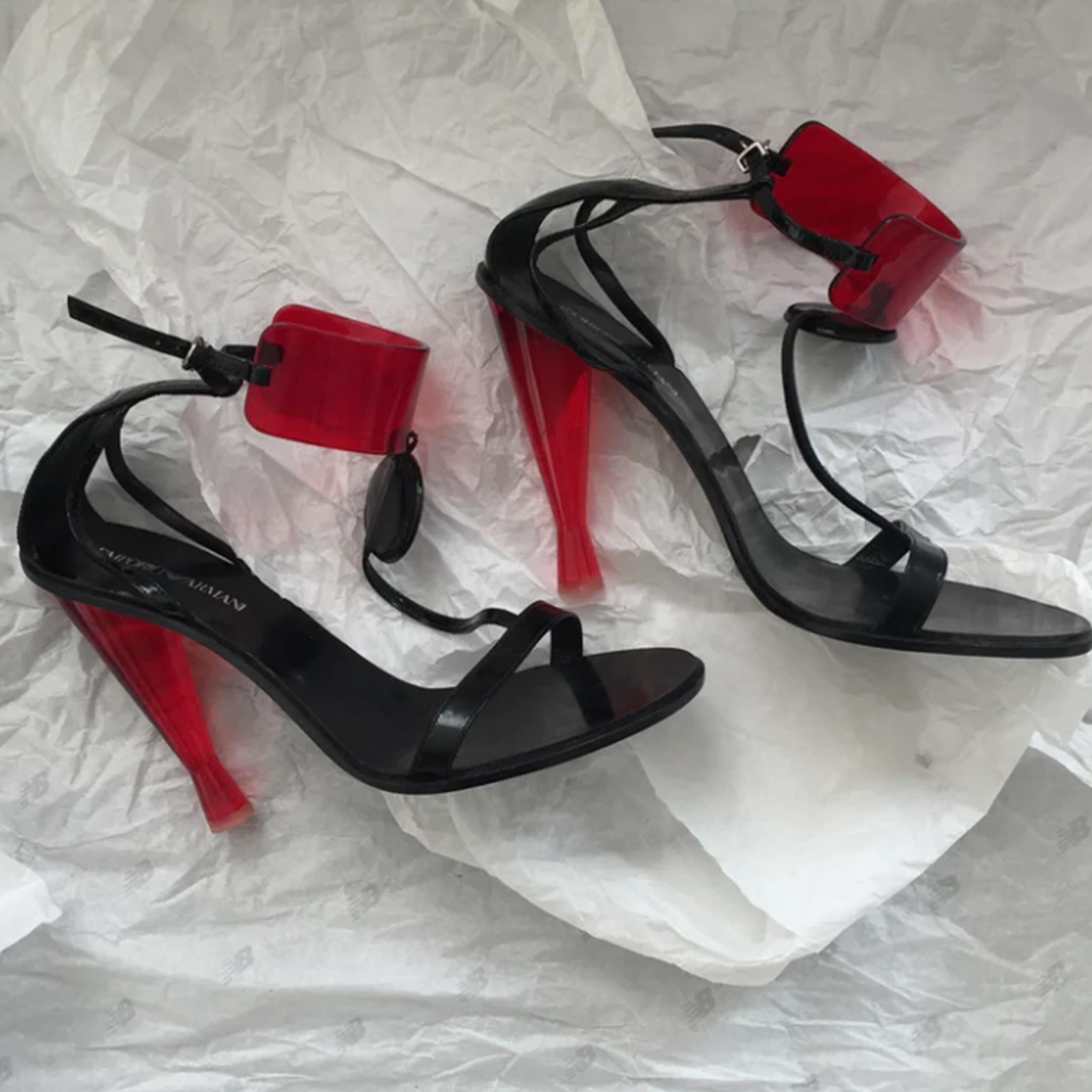 EMPORIO ARMANI SS10 Red & black lucite heel In Good Condition In Paris, FR