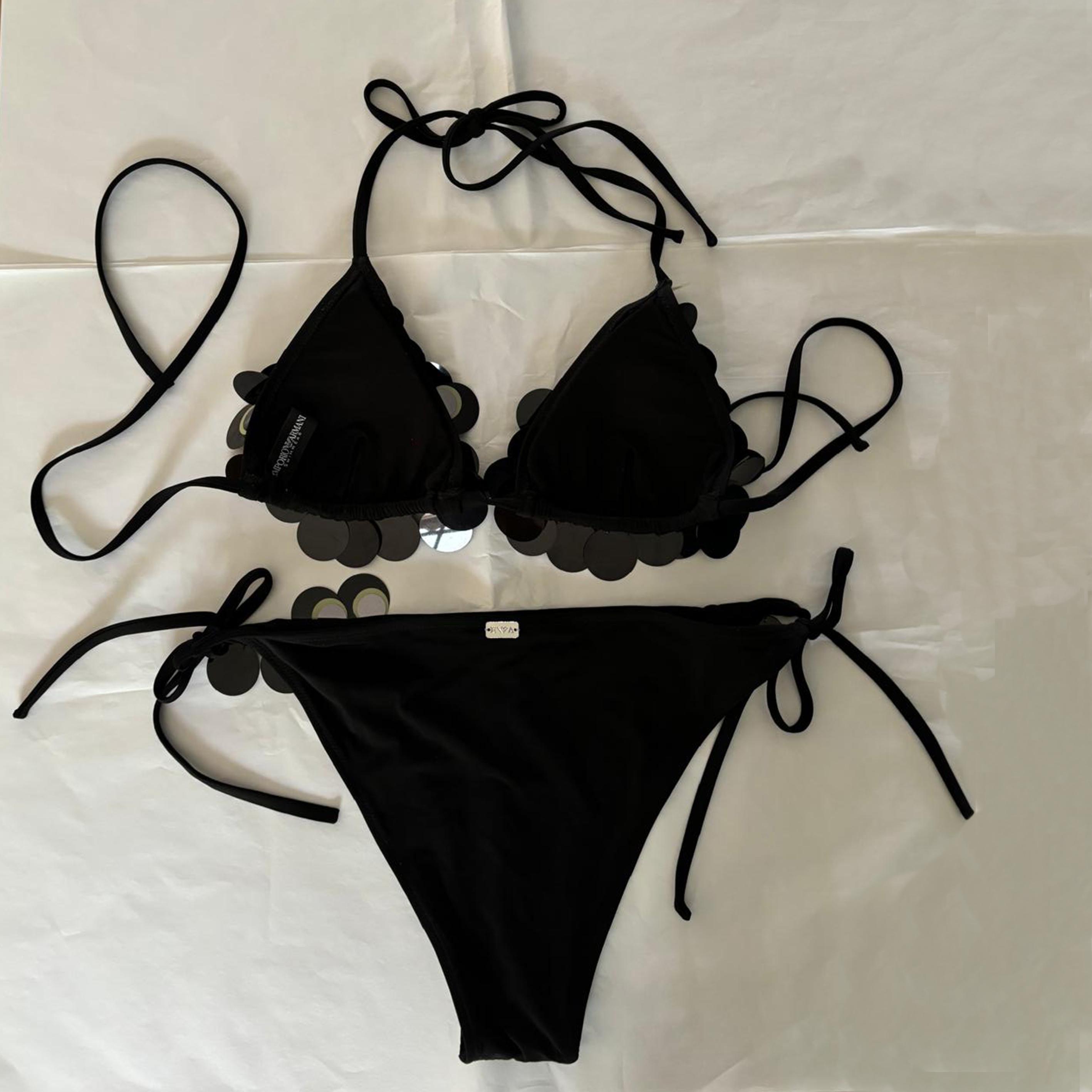 EMPORIO ARMANI SS2004 Black bikini with polymer circles

Tag ARMANI SS2004

Size S
Adjustable

Perfect condition

Shipping worldwide with tracking number