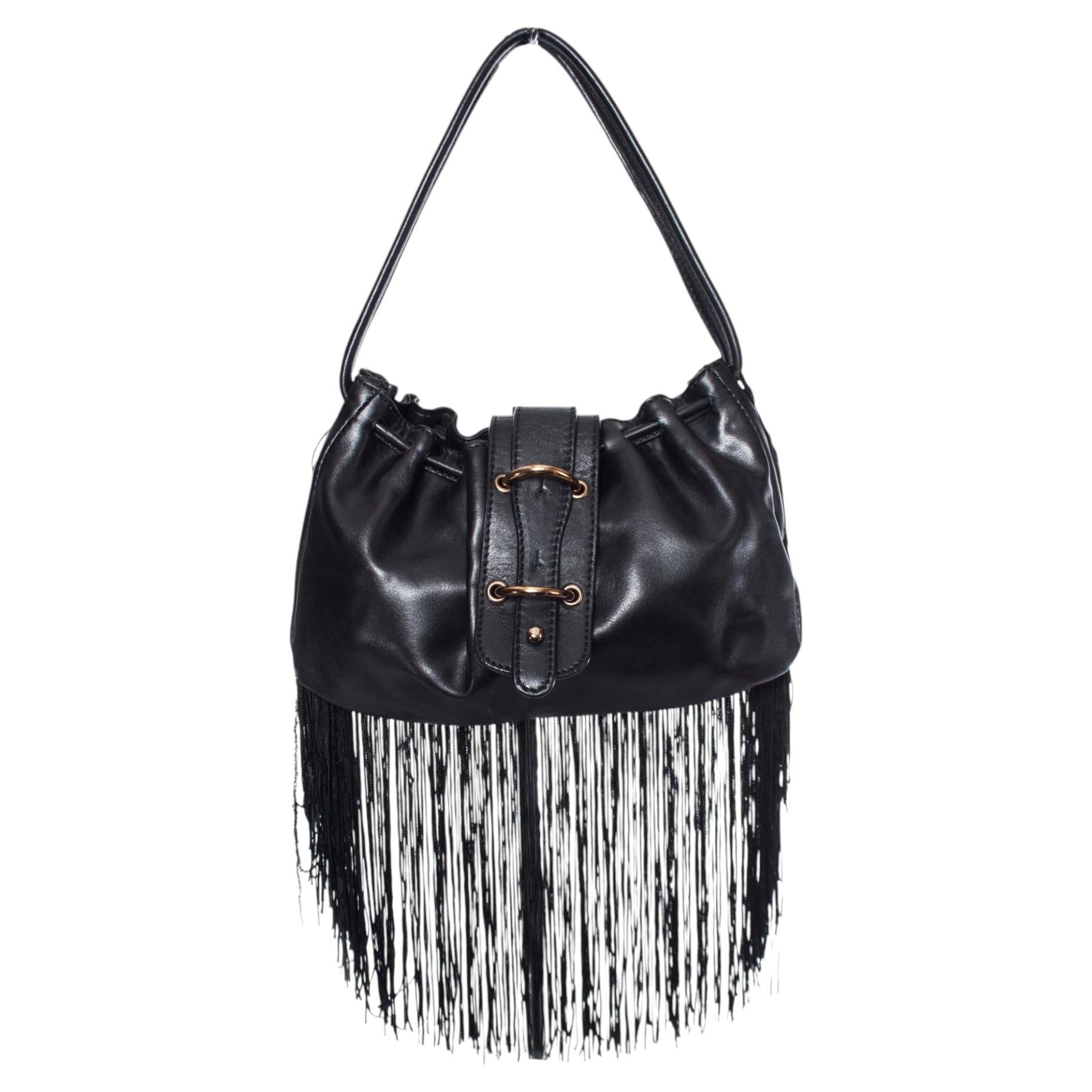 Emporio ARMANI, Bolso vintage de piel negra con flecos. en venta